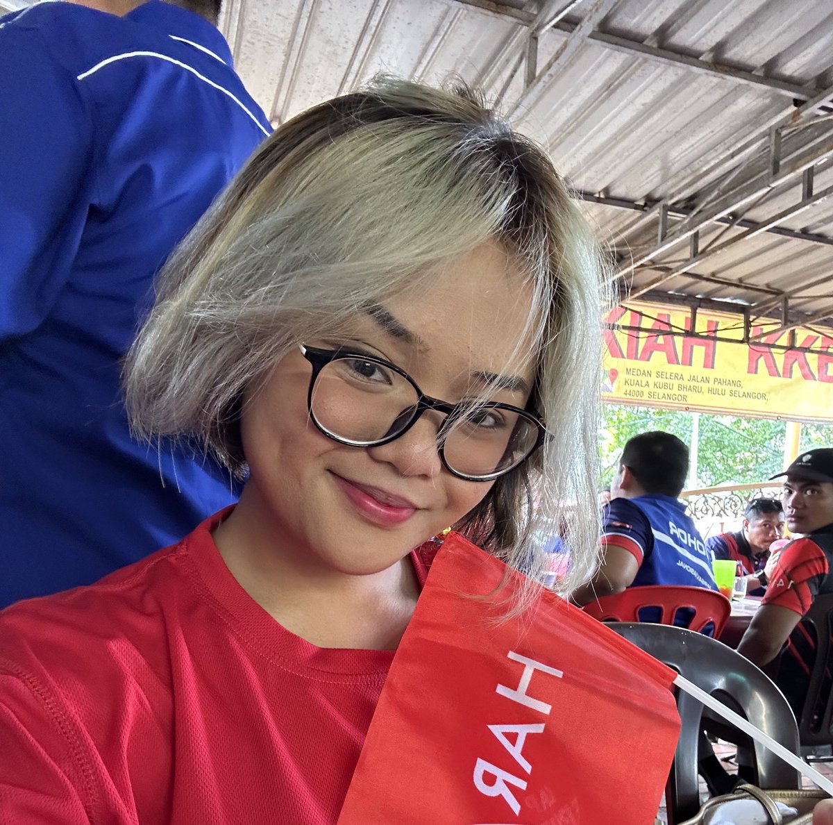 Salim_Iskandar's tweet photo. Ini adik Siti Kasim ke? 🤭
Bukan dia dulu yg marah cikgu buat lawak lucah? Tapi Anwar mintak no phone dia ok? Nampak dah kan semuanya hipokrit? https://t.co/ZNUzFtuvM9