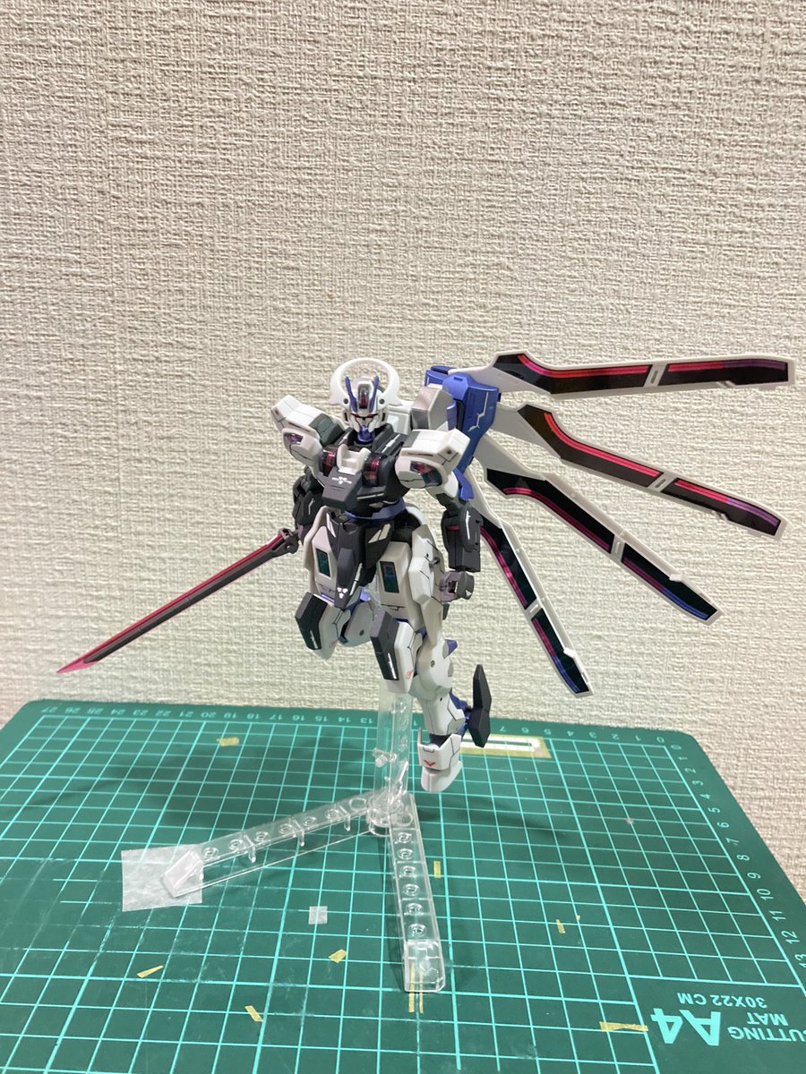 F2Arm2's tweet photo. シュバルゼッテ。
大きい剣は男の子のロマン！

#今月作ったプラモ晒そうぜ https://t.co/XXKwZFwJ4b