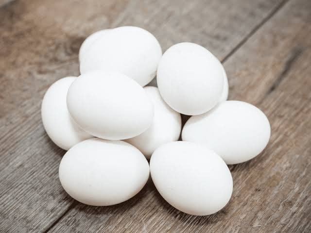 forevergreen97's tweet photo. What’s the difference between white eggs and colored eggs🤔 https://t.co/QZy8pyiTVF