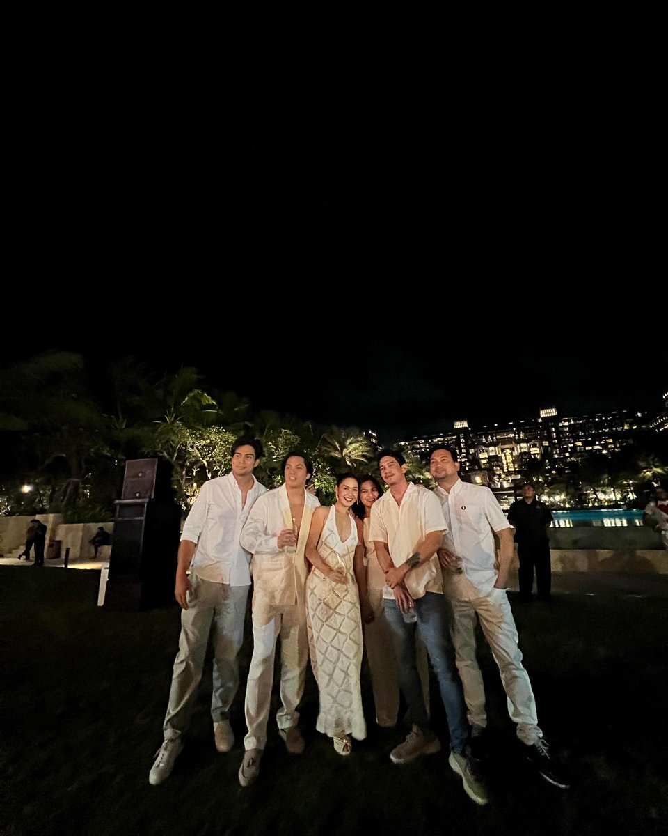 daiIymaja's tweet photo. “The white dinner. 🇮🇩”

🖇️: https://t.co/bieC5xaO8M
🏷️: #MajaSalvador | #MamBo https://t.co/4zplY8IYPR