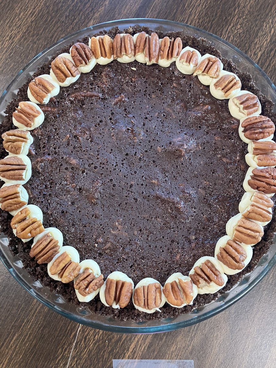 CharuThakar's tweet photo. Not sure if this can go on CV…😊
“Chief Judge at a Pie 🥧 Baking Contest” at our Church Carnival 🎡! 
Tough competition this year! 
It was a Treat (no pun intended 😊) #summer2023 #Pie #Dessert @nephchef https://t.co/fHUnMjUpvo
