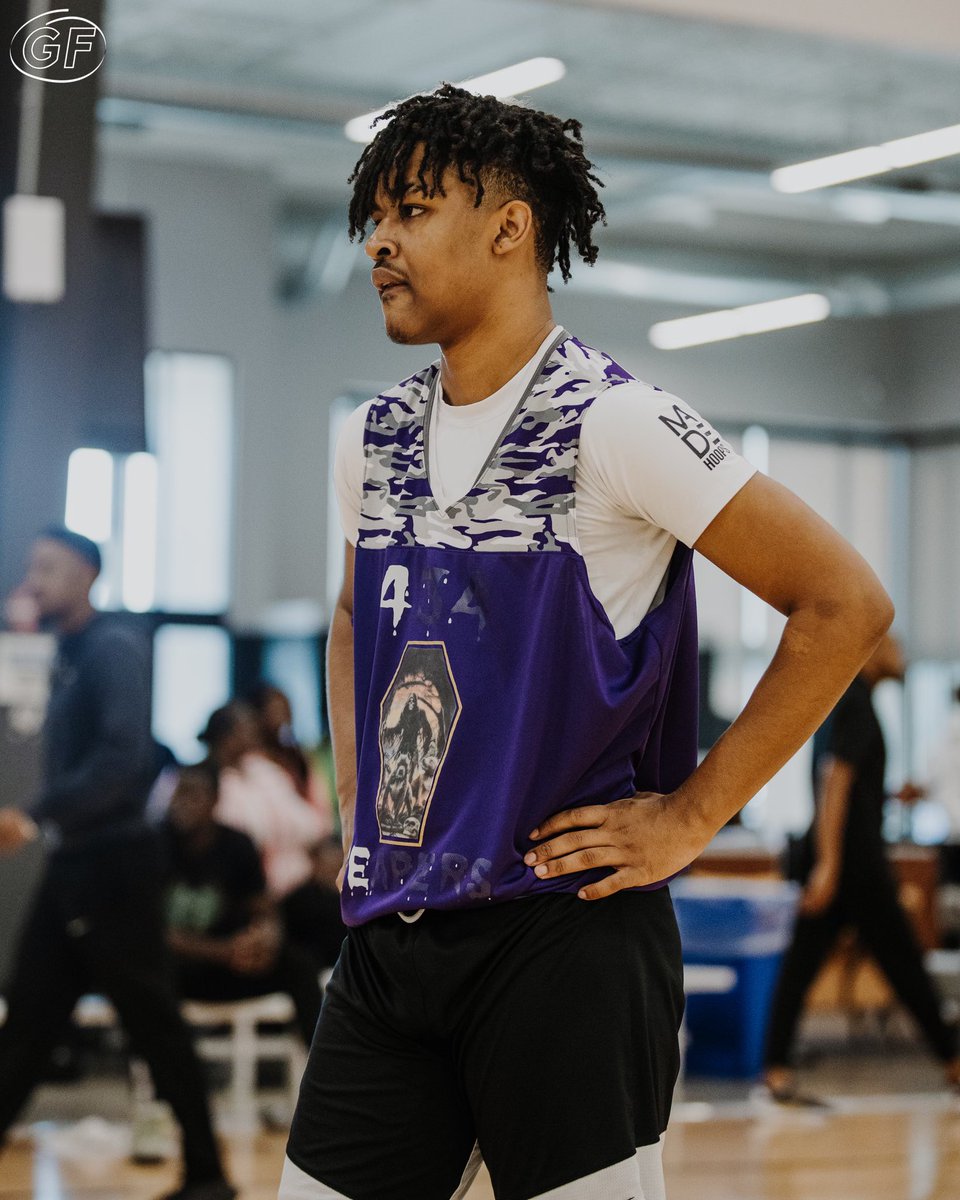 BIG SH🏀TS tweet media
