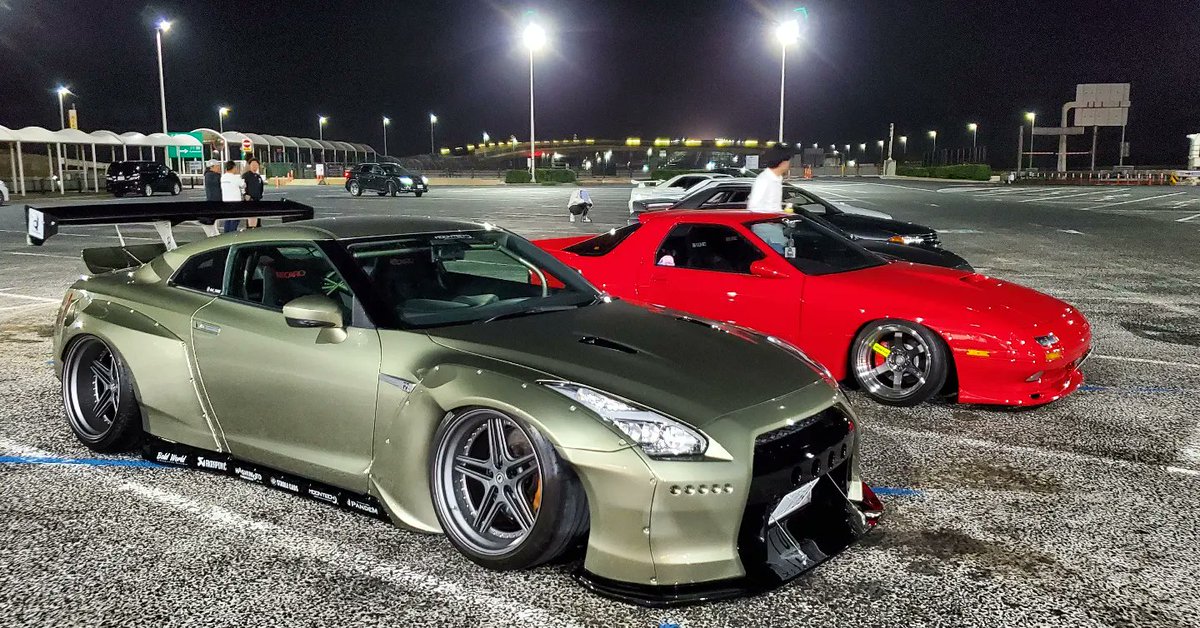 jdmglobalWH's tweet photo. Tokyo Underground Meet - the afterparty 😂

After a short blast from the secret location down the wangan and Tokyo Aqualine we come to Umihotaru - a parking area quite literally in the middle of Tokyo Bay. 

#RX7 #fd3s #fc3s #13b #brap #fdrx7 #fcrx7 #R34 #R35 #RB26dett #rb26 https://t.co/v9FgaFC0iG