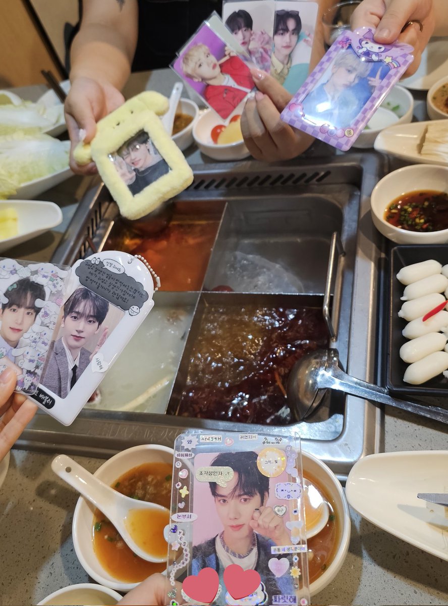 📍하이디라오 홍대점

성민이 덕분에 첫 방문한 하이디라오 .ᐟ 
기대한 만큼 쫀맛탱이었고 특전이 너무 예뻤어요🥺🩷
좋은 이벤트 열어주셔서 감사합니닷 .. 🫶🫶

#정신체리_안토끼_생일이야
#짱성민_짱토끼