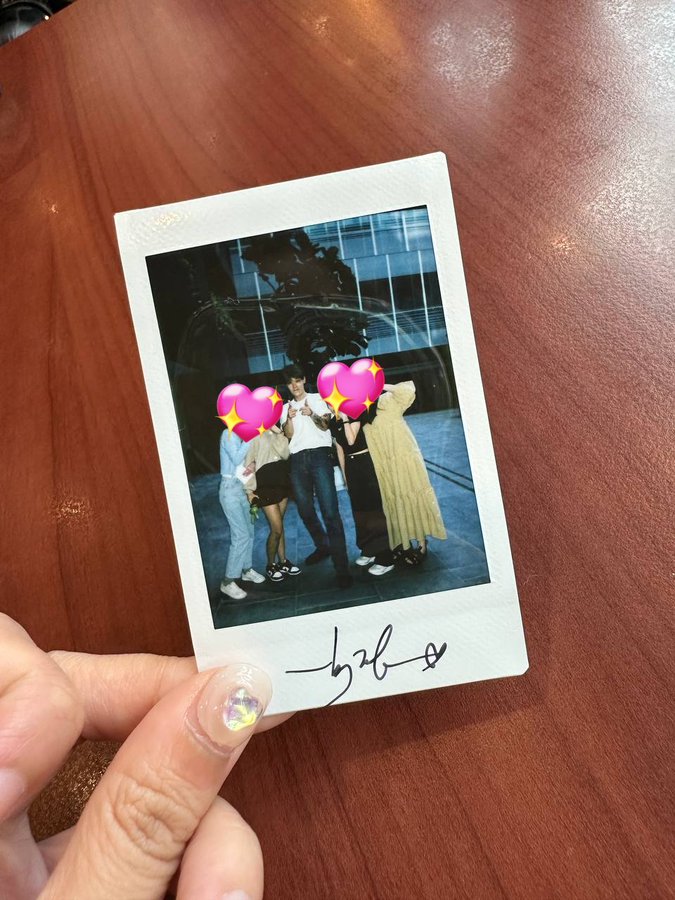 lyxsunshine's tweet photo. met junhong today!!!! 💚 he is sweetest, most down to earth cutie ever... fighting @ZELO96 we will always be by ur side to support you! https://t.co/4OBK6QrGQz