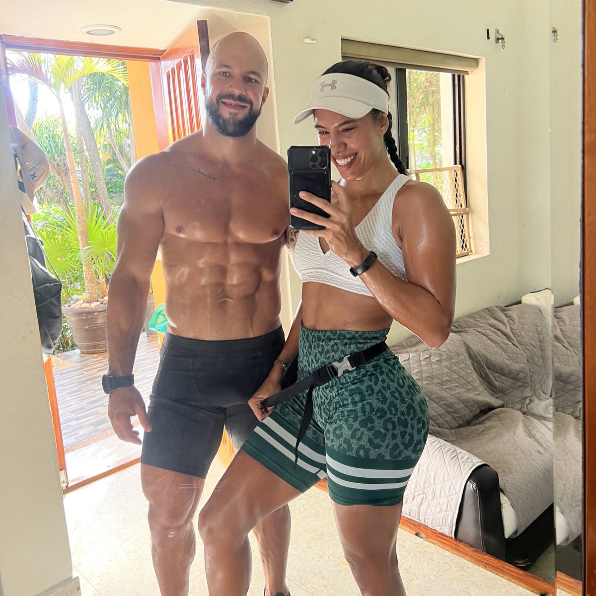 jackedcoach's tweet photo. We’re both vegan. I eat 250 grams of protein daily. My girl eats 160 grams of protein daily as well. 

It’s not hard to have a high protein plant-based diet. https://t.co/UHtPkb0DoS