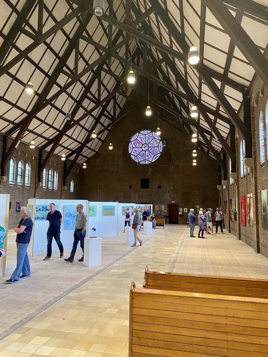 koobri's tweet photo. Opnieuw een prachtige en goed bezochte tentoonstelling in de Teresiakerk #Apeldoorn de kerk is geweldig mooie locatie voor exposities. Ga zo door! https://t.co/XjOWkjfyyC