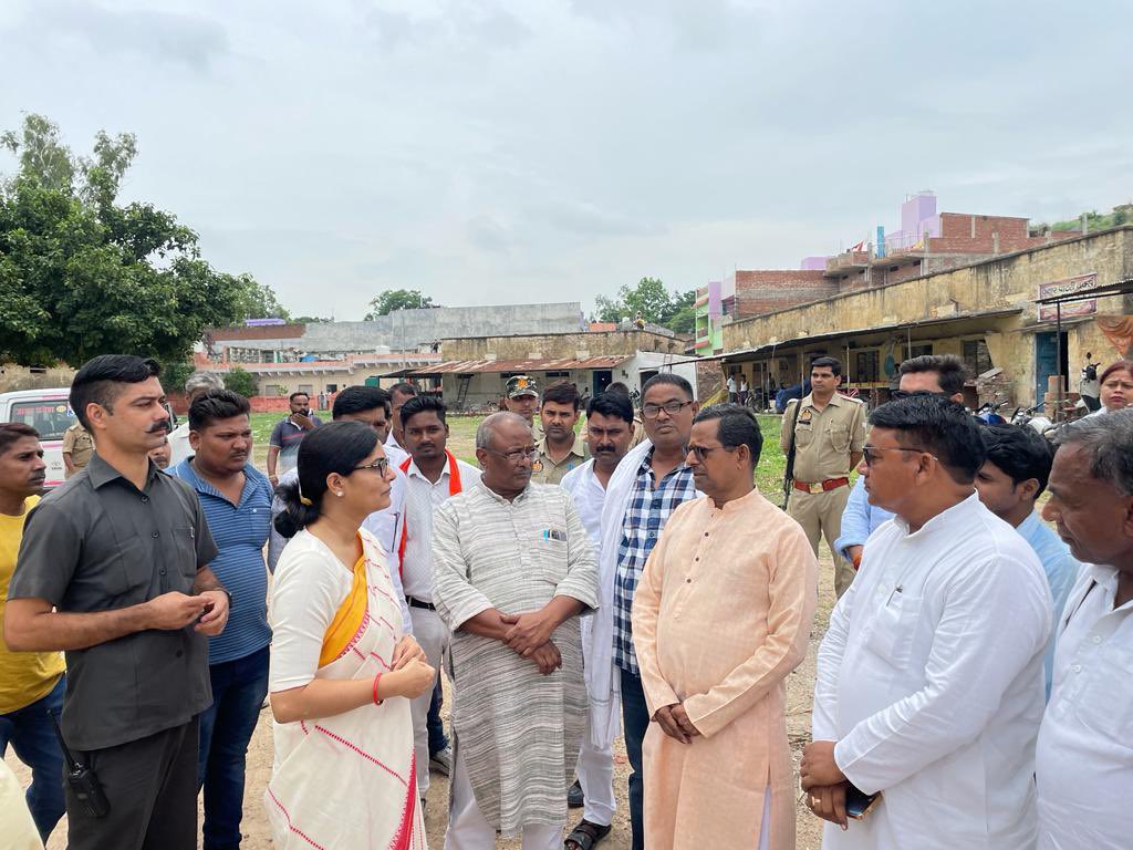 AnupriyaSPatel's tweet photo. आज राजकीय चीनी पात्र विकास केंद्र, चुनार स्थित पाटरी उद्योंगों का स्थलीय निरीक्षण किया। https://t.co/nUXQongHme