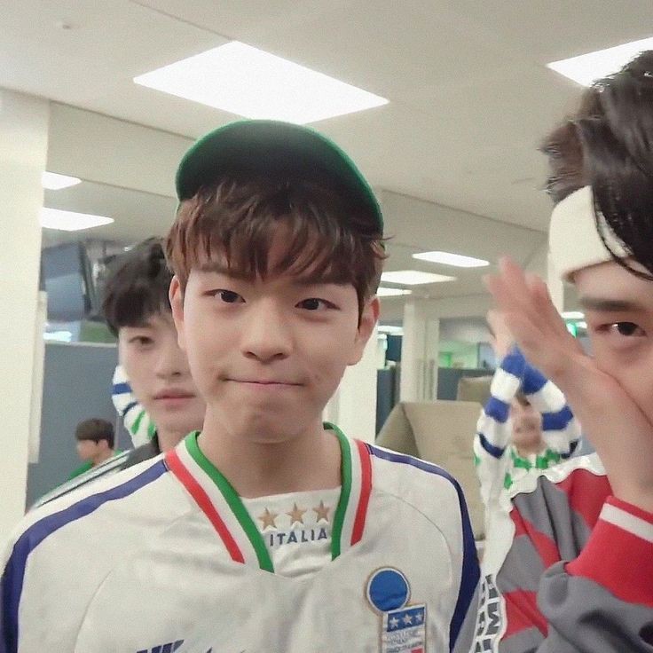 Koyj25's tweet photo. I think I can fit my head inside that mouth 😦 https://t.co/oFg8chpZbw