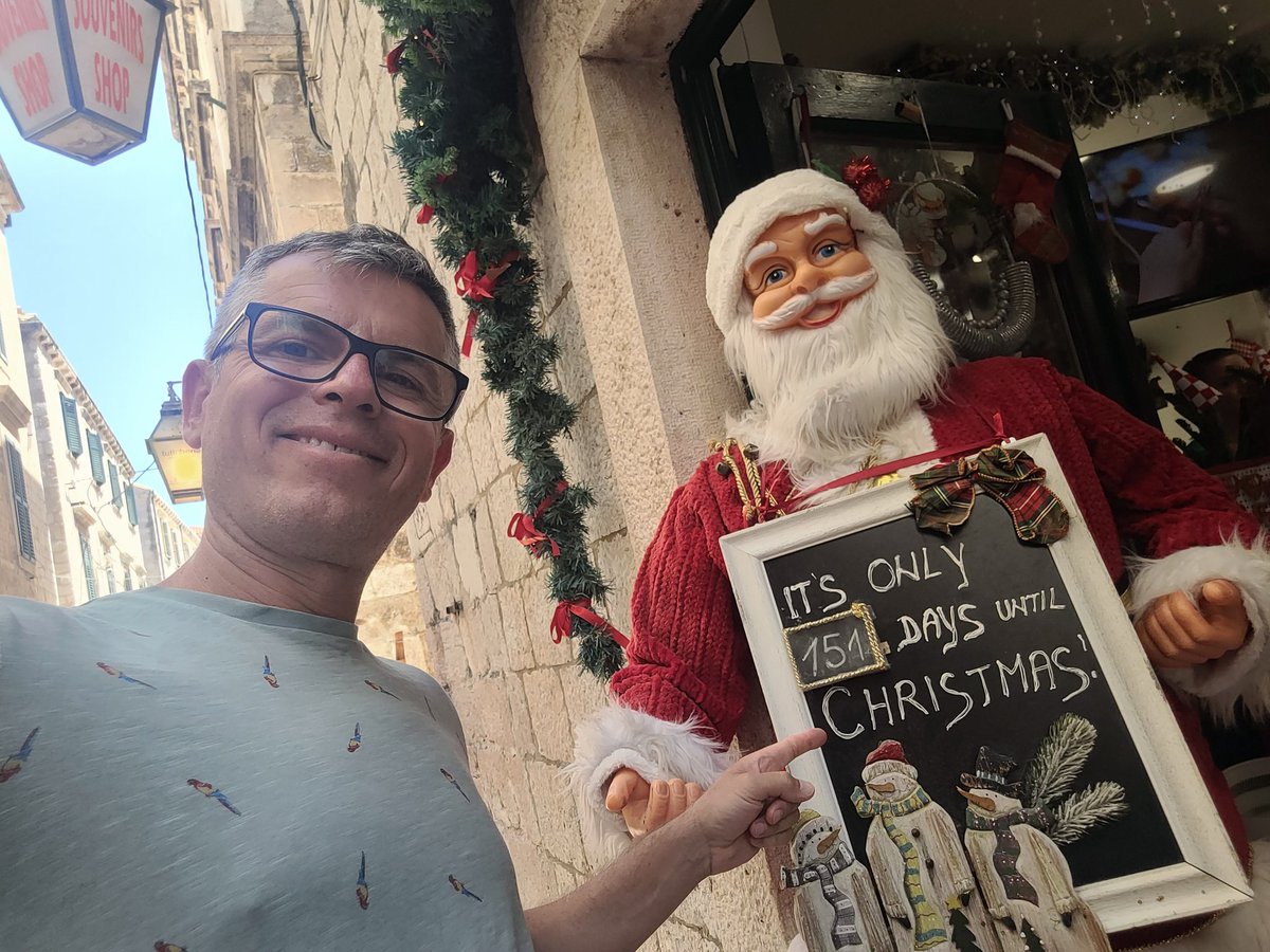 Cvph2's tweet photo. @carolvorders Back from a fabulous holiday in Montenegro 🇲🇪 and Croatia 🇭🇷 with family and friends,  came across him! https://t.co/ZnCxGXcxyU