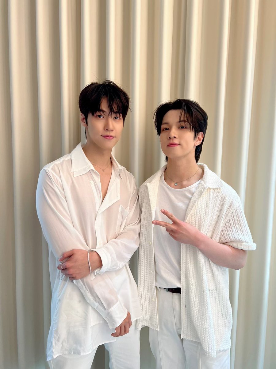 NFlyingofficial's tweet photo. 2023 SEUNGHYUB &amp; HWESEUNG of N.Flying LIVE 'FOREST OF 2RAVELERS' IN TAIPEI

N.Fia와 함께한 TAIPEI 숲의 탐험도 대성공💕
The journey of TAIPEI forest with N.Fia was also a great success💕

#NFlying #엔플라잉 #FOREST_OF_2RAVELERS #FO2 https://t.co/Zw96MoNuzP