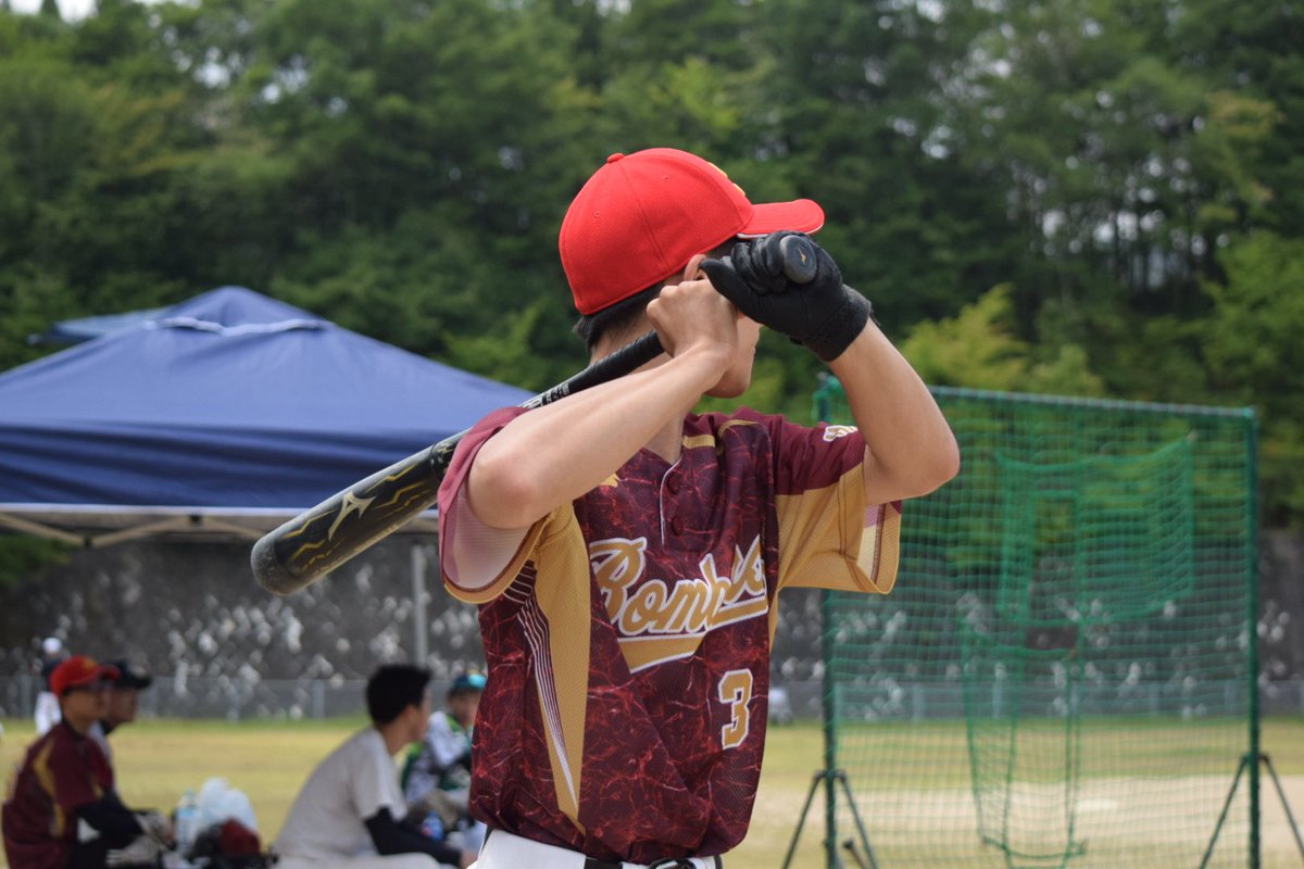 BaseBallB___'s tweet photo. 学内リーグ7月29日
vsささきーず 5-4負

いつものスモールベースボールで先制するといつの間に4点入ってる！
最終回、2点差の場面
誰もが今日の試合は勝てる…!!と確信していた。
しかし「野球は9回から」その言葉通り、同点ツーランを浴びてしまう…
その後も満塁となりサヨナラ負け😭
勝ちたかった🥺 https://t.co/xksTGuhCvm