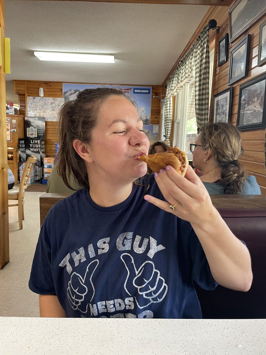 tortoise_20's tweet photo. Seneca Rocks! We came for the views and stayed for the West Virginia Hot Dogs 🌭 I love a deep fried dog and the chili was delicious https://t.co/I5RaxjApR4