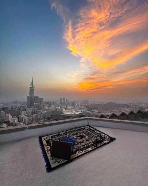 Arabbeau's tweet photo. Sunset moments Makkah https://t.co/KYmOhMhAuV
