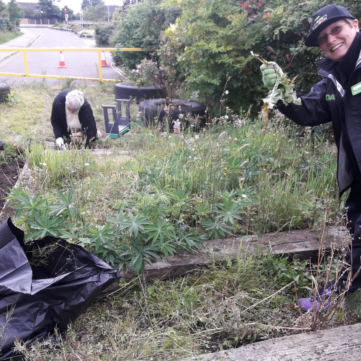 A big thank you to all the volunteers who took a couple of hours out of their Sunday to help make a start on clearing up this space.  Thankfully the weather was with us and it’s beginning to take shape 👍#Broadheath <a href="/AsdaCommunity/">Asda Community Team</a>  <a href="/SBrookPreSchool/">StamfordBrookPreSchool</a>