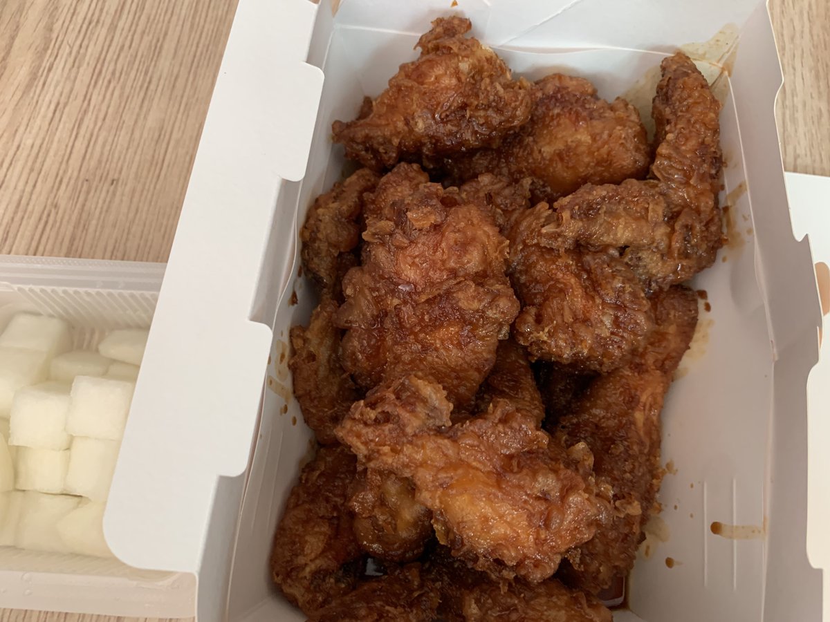 BLWriter_Vtuber's tweet photo. 선물 받았던 거 인증샷 올리는게 맞을거 같아 인증샷 올려요
load_exel님 주신 치킨 잘 먹었���요😘
깜냥님 주신 아이스크림 잘 먹고 있어요! (거의 다 먹��😏)
요즘 더운데 안 퍼지게 조심하고 다들 행복하세요 https://t.co/pb1anHHc1G