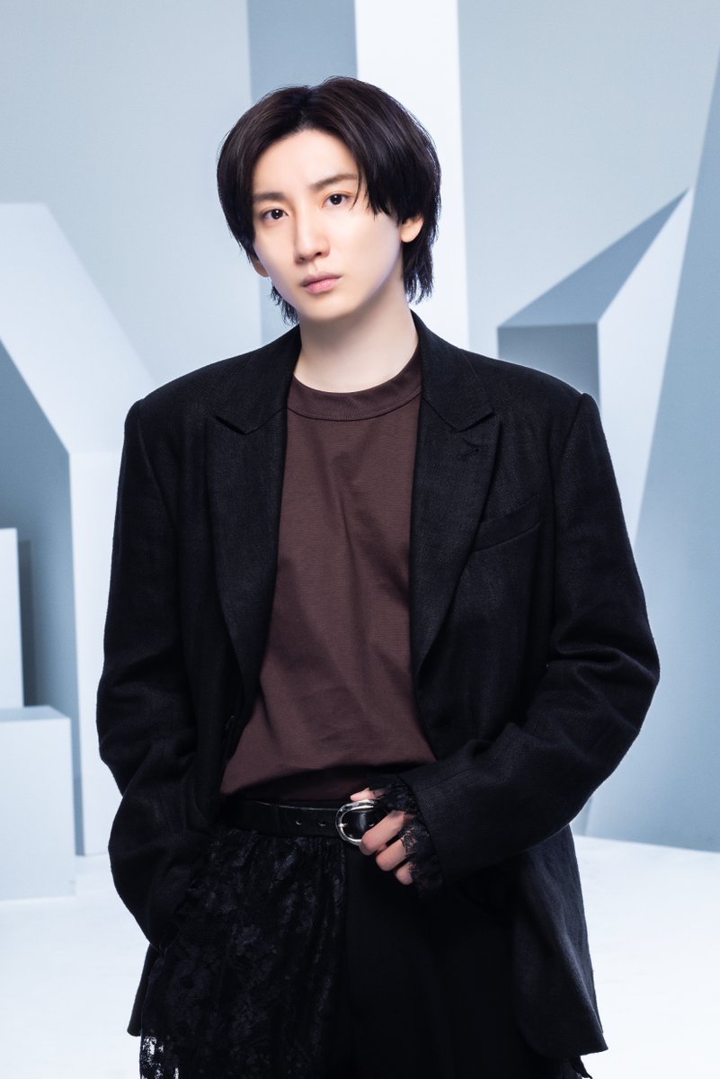 Old_HelloWorld's tweet photo. Taiga Kyomoto of #SixTONES stars this November in Jacques Demy's musical "Les Parapluies de Cherbourg!" With music by Michel Legrand, the story follows Kyomoto as handsome young auto mechanic "Guy," separated from the love of his life by the Algerian War. #シェルブールの雨傘 https://t.co/85kfRRYlbV