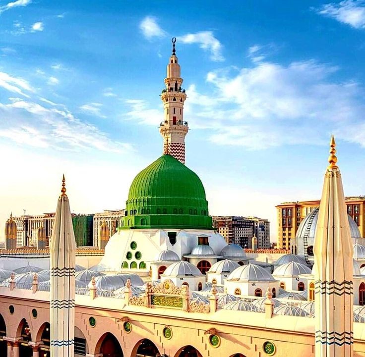 SochNagar's tweet photo. نعمان بن بشیر رضی اللہ عنہ روایت کرتے ہیں کہ رسول اللہ صلی اللہ علیہ وسلم ہماری صفیں سیدھی کرتے تھے۔ چنانچہ ایک دن آپ ﷺنکلے تو دیکھاکہ ایک شخص کاسینہ لوگوں سے آگےنکلا ہوا ہے، 
فرمایا :
تم اپنی صفیں سیدھی رکھو وگرنہ اللہ تمہارے درمیان اختلاف پیدا فرما دےگا۔
(جامع ترمذی،۲۲۷)
#زھرا https://t.co/iSBONVlwiq
