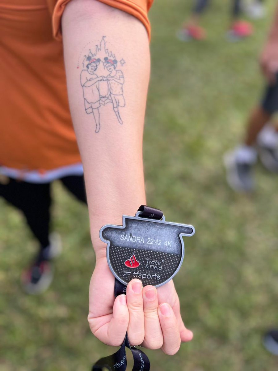 VanusaSandra's tweet photo. Corrida de rua no jardim botanico. Lindo demais o local. Parabéns aos organizadores da #TFSports
@binckzy @MoniLSMouse completei o quadro de medalhas!
#corrida 
#corridaderua 
#corridaderuabrasil 
#inspiração
 #motivação 
#quemcorrealcança
 #treino
 #foco
 #mundodascorridas https://t.co/n7D1gOuvM8