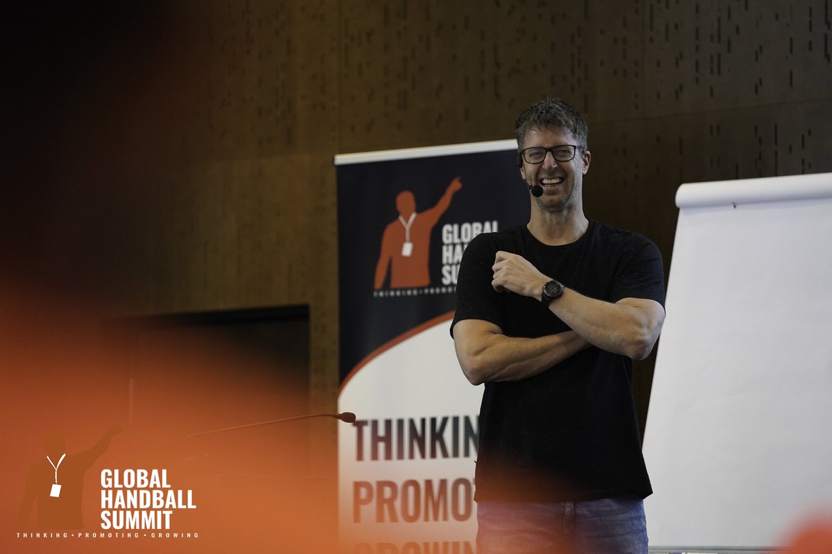 GHandballSummit's tweet photo. Markus Gaugisch 🇩🇪

𝙏𝙝𝙞𝙣𝙠𝙞𝙣𝙜.𝙋𝙧𝙤𝙢𝙤𝙩𝙞𝙣𝙜.𝙂𝙧𝙤𝙬𝙞𝙣𝙜.

#GlobalHandballSummit
#globalhandballspeakers https://t.co/wyVGTUDciE
