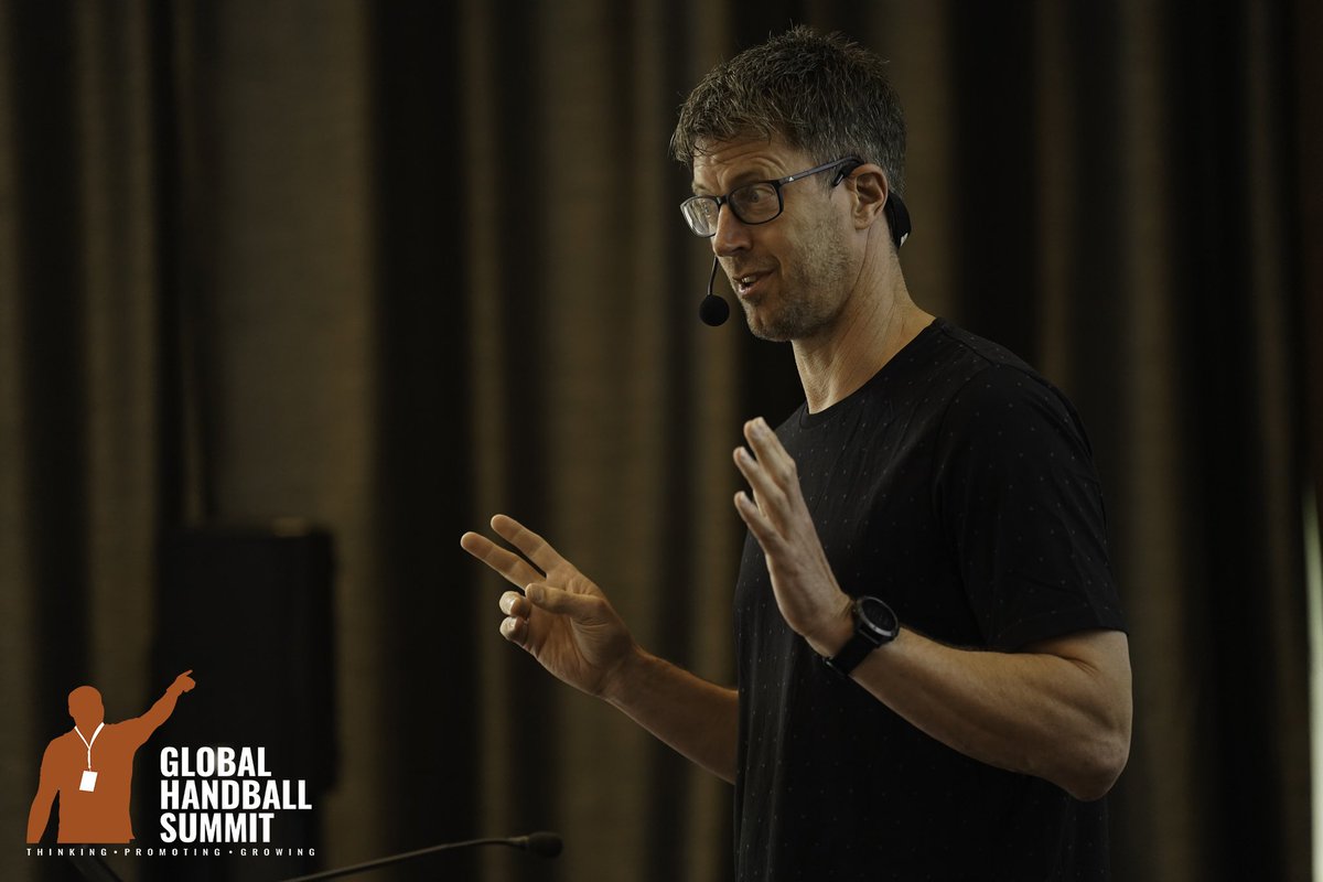 GHandballSummit's tweet photo. Markus Gaugisch 🇩🇪

𝙏𝙝𝙞𝙣𝙠𝙞𝙣𝙜.𝙋𝙧𝙤𝙢𝙤𝙩𝙞𝙣𝙜.𝙂𝙧𝙤𝙬𝙞𝙣𝙜.

#GlobalHandballSummit
#globalhandballspeakers https://t.co/wyVGTUDciE