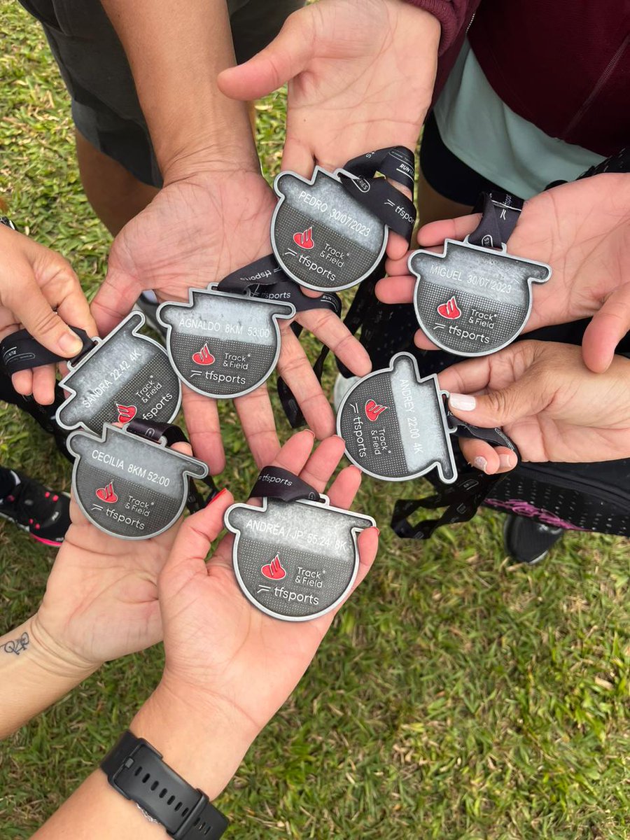 VanusaSandra's tweet photo. Corrida de rua no jardim botanico. Lindo demais o local. Parabéns aos organizadores da #TFSports
@binckzy @MoniLSMouse completei o quadro de medalhas!
#corrida 
#corridaderua 
#corridaderuabrasil 
#inspiração
 #motivação 
#quemcorrealcança
 #treino
 #foco
 #mundodascorridas https://t.co/n7D1gOuvM8