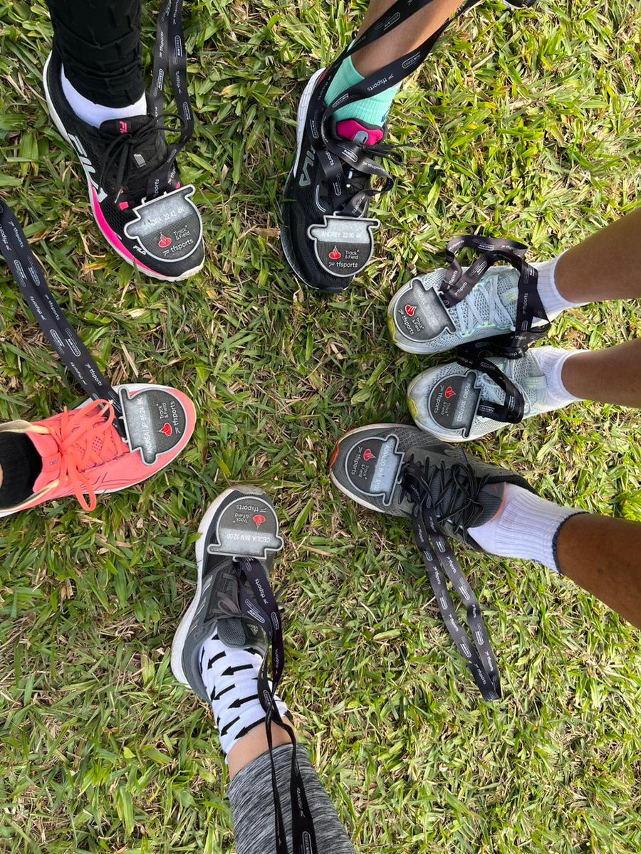 VanusaSandra's tweet photo. Corrida de rua no jardim botanico. Lindo demais o local. Parabéns aos organizadores da #TFSports
@binckzy @MoniLSMouse completei o quadro de medalhas!
#corrida 
#corridaderua 
#corridaderuabrasil 
#inspiração
 #motivação 
#quemcorrealcança
 #treino
 #foco
 #mundodascorridas https://t.co/n7D1gOuvM8