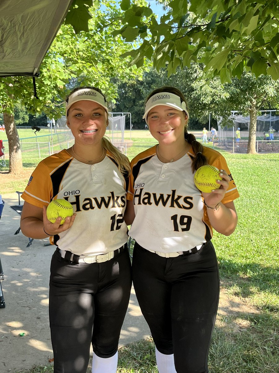 Started the day off strong with a 13-2 win. Payton and Averie also had back to back home runs! Congrats girls. Go hawks!