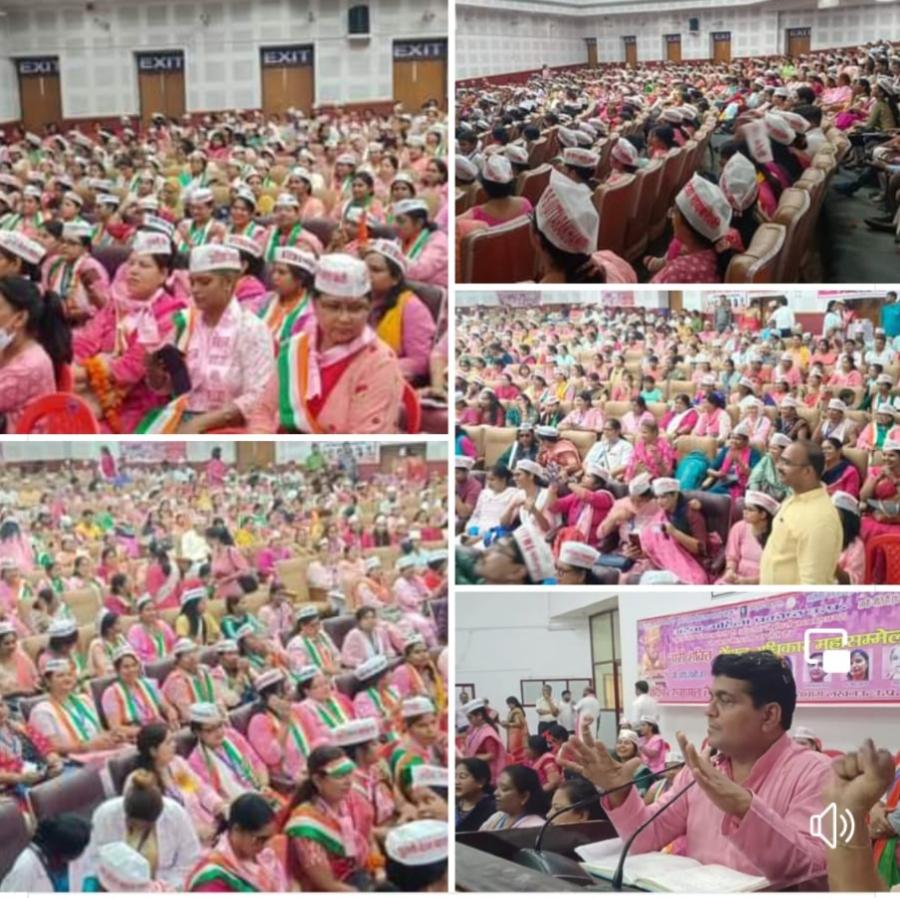 लखनऊ का कृषि भवन हुआ हाउसफुल जितनी भीड़ अंदर उतनी बाहर हाल खचाखच भरा हुआ बन्धु जी ने मातृशक्ति बहनों में भरा जोश ।
<a href="/NmopsInd/">NMOPS - National Movement For Old Pension Scheme</a>
<a href="/vijaykbandhu/">Vijay Kumar Bandhu</a>
<a href="/Mauryapankaj79/">Pankaj Maurya</a>
<a href="/SuryawaSingh/">Pratapsingh Suryawansh</a>
<a href="/MdAarif09250997/">Mohd. Aarif Khan 6.9K 🇮🇳</a>
@PARDEEPkau <a href="/ShivaGopalMish1/">Shiva Gopal Mishra</a> 
#WeWantOPS 
#पुरानी_पेंशन_बहाल_करो #RestoreOldPension