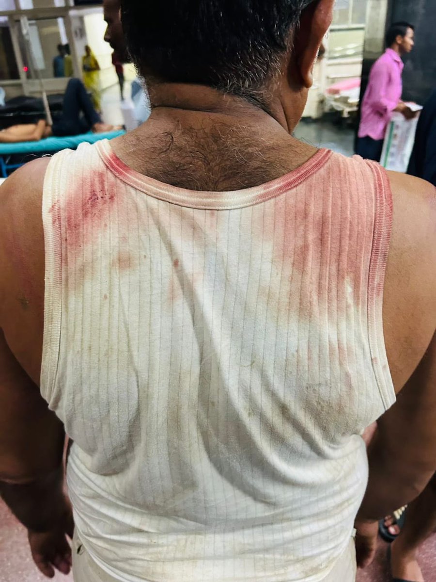 biharibishnoi's tweet photo. दो दिन पूर्व जयपुर में जहां राजस्थान सरकार के मुख्यमंत्री बैठते हैं उसी शहर में एक परिवार के साथ मारपीट होती हैं तो पीड़ित परिवार पुलिस को कॉल करता हैं। फिर वहीं राजस्थान पुलिस पीड़ित परिवार को न्याय दिलाने के बजाय उनके साथ मारपीट करती हैं जिनके वीडियो और तस्वीरें उपलब्ध हैं। इस सरकार में अपराधियों को सरंक्षण और पीड़ितों को प्रताड़ित किया जाता हैं इसलिए अपराधी अब अपराध करने से डरने के बजाय धड़ले से अपराध को बेहतर तरीके से करने की सोच रखने लगा हैं । आज हमारा प्रदेश महिला अपराध से लेकर लूटपाट की घटनाओं में देश भर में उपर की सूची में आने लगा हैं इस सरकार ने जनता को प्रताड़ित करने का काम किया हैं । 
#NahiSahegaRajasthan