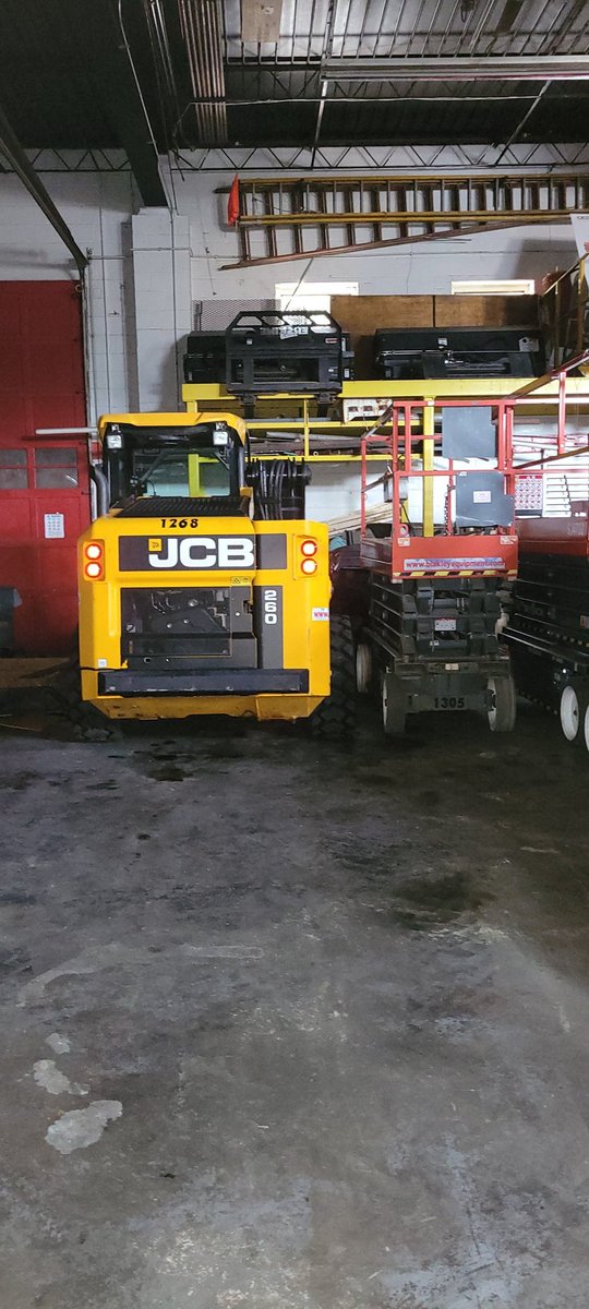 BlakleyTree's tweet image. #gogenielift #genielift #ausa #equipmentrental #equipment #asv #forklift #lighttower #westchester #lohud #jlg  #skyjack #skidsteer #digger #trackloader  #westchester  #lohud #nycsummeradventure