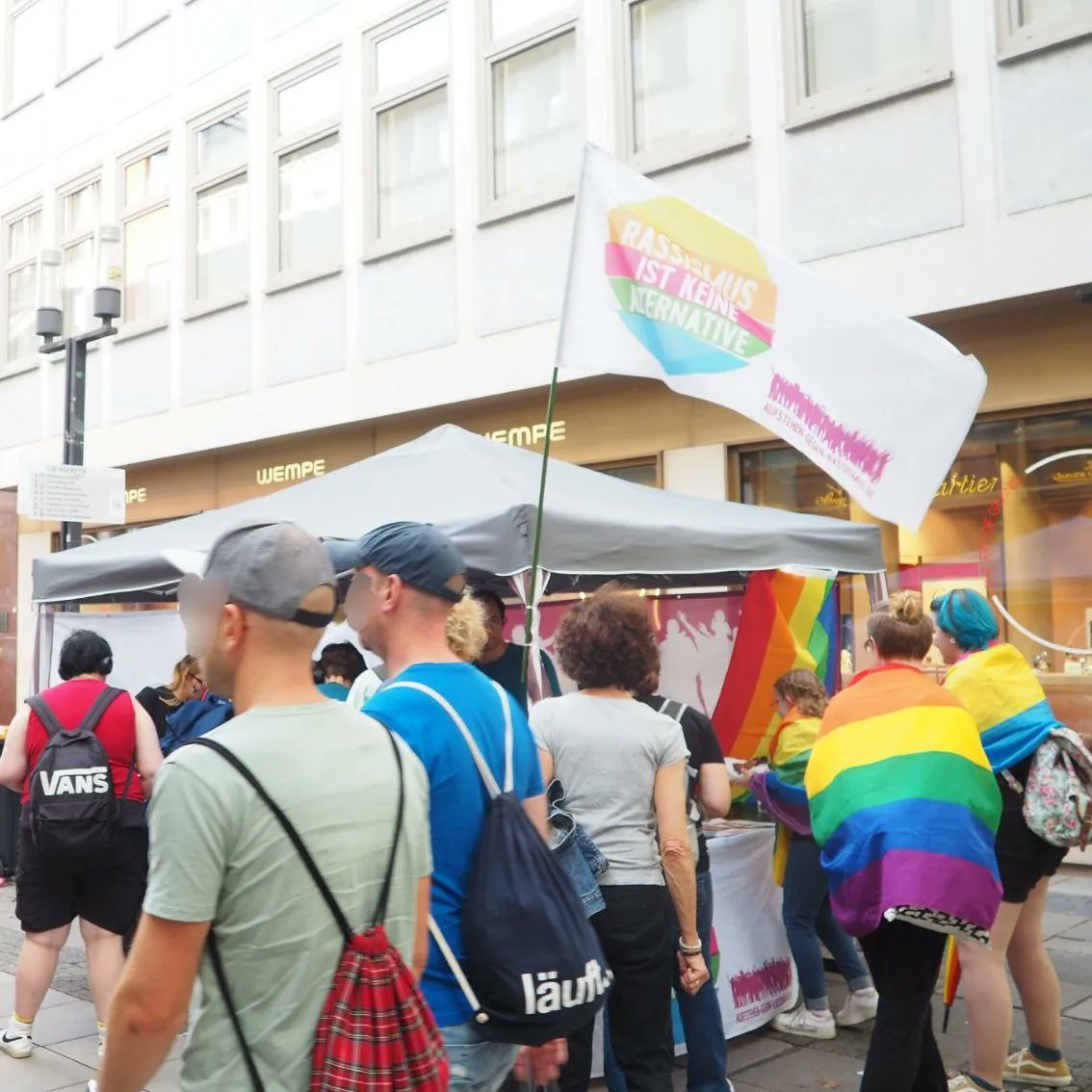 StuttgartAgr's tweet photo. Gestern waren wir mit einem Infostand beim CSD in Stuttgart vertreten. Wie auch im letzten Jahr, war der Andrang groß und hunderte Menschen deckten sich mit Flyern, Stickern, Buttons und Broschüren ein. Unsere Kampagne "Björn Höcke ist ein Nazi" traf auf große Zustimmung. https://t.co/2n3WQ5yvSD