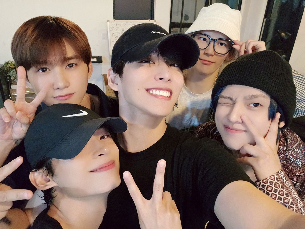 XEED_OFFICIAL's tweet photo. #XEED ) D - 2!! 그리니들 얼른 보고싶은 마음으로 오늘도 뜨겁게 달린 멤버들😆💦 
우리 그리니들도 좋은 주말 보냈나욤🌱

#씨드 #도하 #DOHA #바오 #BAO #재민 #JAEMIN #유오 #UO #슌 #SHUN
@XEED_OFFICIAL 
@XEED_JP https://t.co/AhUA1lcZ1f