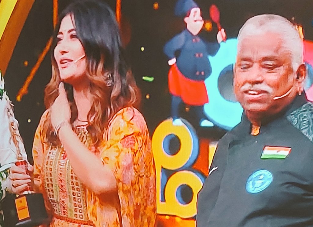 Nikhil195Nikhil's tweet photo. #CookWithComali4
⭐ CWC Special Awards
#cwc #cookuwithcomali
#CookuWithComaliSeason4 #gpmuthu #sivaangians #sivaangikrish #Sivaangi #pugazh #kuraishi #CookWithComali #cwc #cookwithcomaliseason4 #cwc4 #cookuwithcomali4 https://t.co/9h3Rp6qBMP
