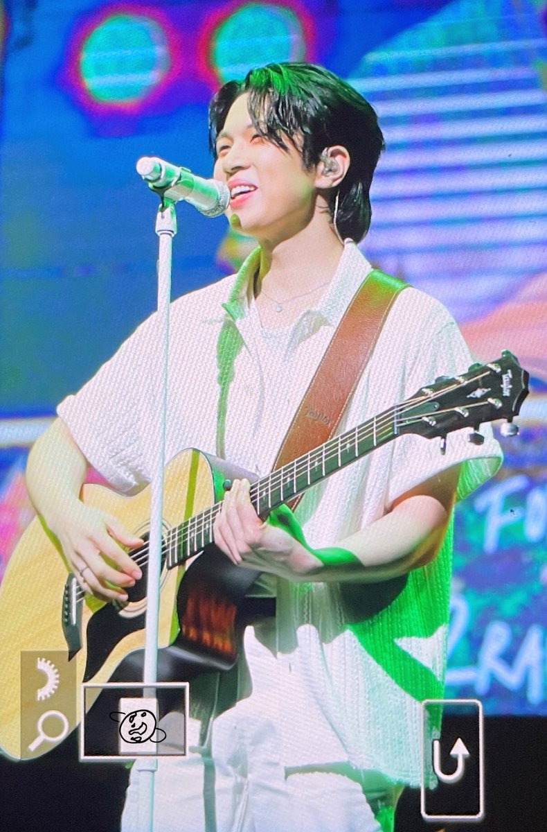 sapling_star's tweet photo. 230730 N.Flying LIVE 'FOREST OF 2RAVELERS' IN TAIPEI 💓
회쿠스틱 대만 출장 성공🎸
오늘도 고생 많았어🥹🫶🏻

#엔플라잉 #NFlying #유회승 #승구 #회승 #YOOHWESEUNG #유말랑 https://t.co/FR1HpPpfib