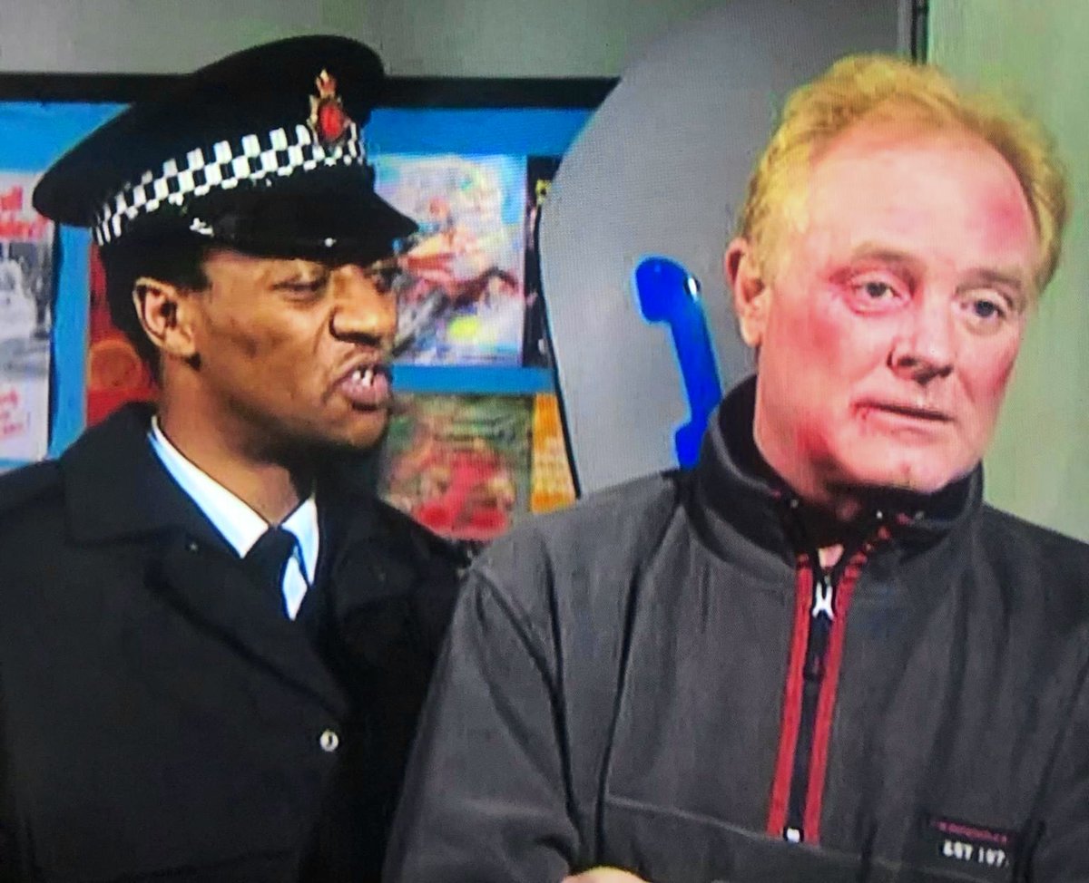 maxandpaddyline's tweet photo. Raymond arresting Les Battersby on Corrie 😂 https://t.co/H5QdlNAEtF