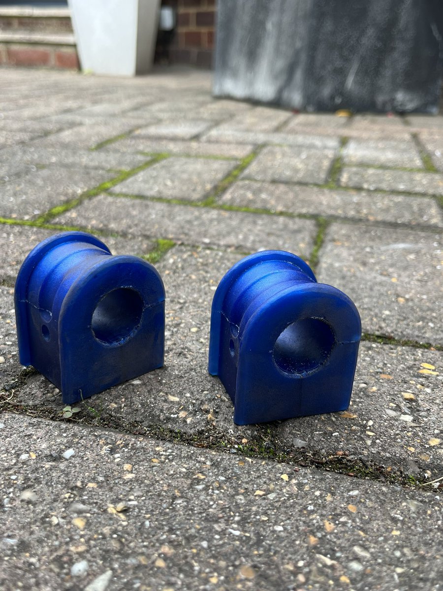 When I changed my brake pads last week I noticed that our terrible potholed roads had taken their toll on some suspension components - so this morning’s job was to fit new a new ball joint, track rod end and drop links plus upgrade to polyurethane anti-roll bar bushes 😅