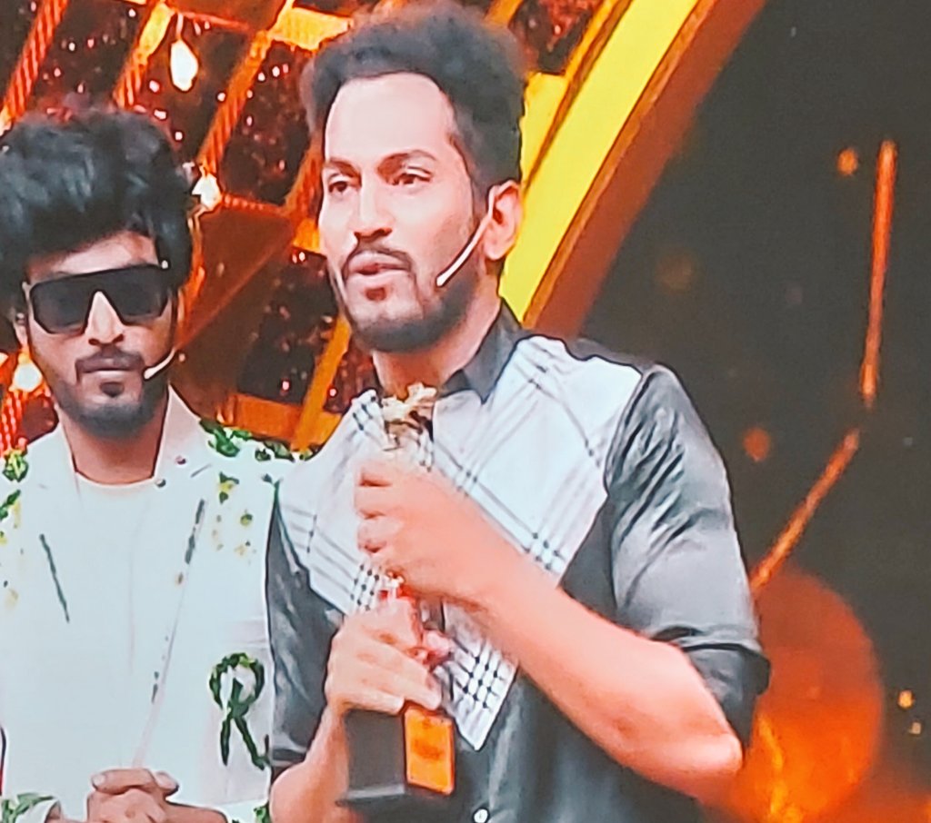 Nikhil195Nikhil's tweet photo. #CookWithComali4
⭐ CWC Special Awards
#cwc #cookuwithcomali
#CookuWithComaliSeason4 #gpmuthu #sivaangians #sivaangikrish #Sivaangi #pugazh #kuraishi #CookWithComali #cwc #cookwithcomaliseason4 #cwc4 #cookuwithcomali4 https://t.co/9h3Rp6qBMP