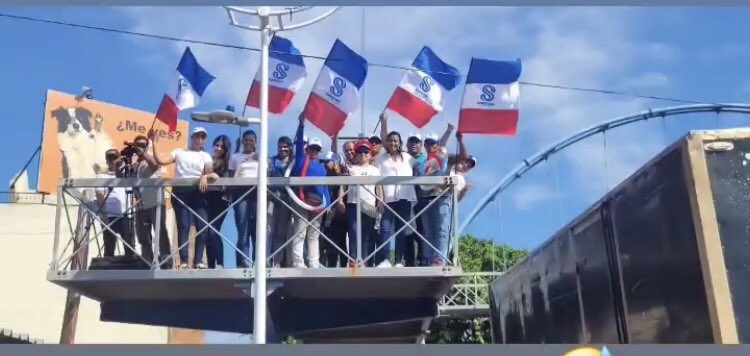 cabasgustavo's tweet photo. El Dr @ErnestoOrozcoD, es el candidato único del progreso de Valledupar a la alcaldía. Su reto es seguir los pasos, de aquel a quien los Vallenatos, en 1990 escogimos como el político del siglo: ANIBAL MARTÍNEZ ZULETA. #SeLaDejoAhi @El_Pilon @JotaJotadaza https://t.co/tOtT9BqRGA