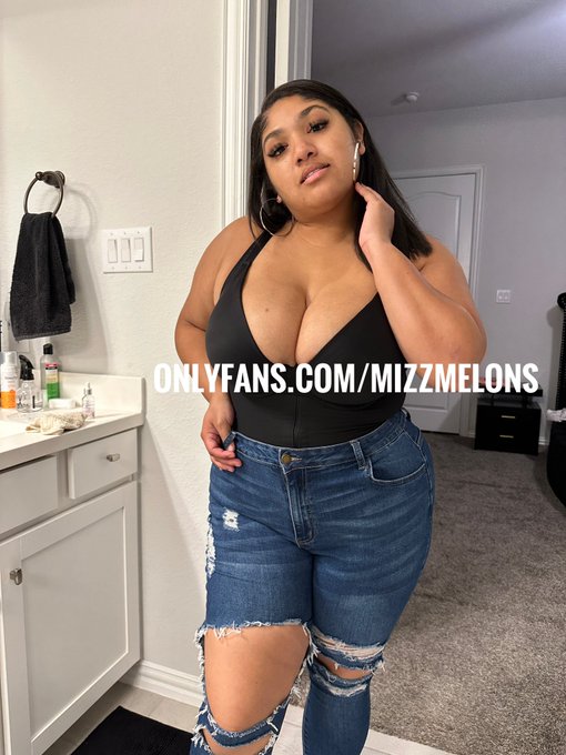 Watch Mizzmelons's leaked NSFW photo on TwXstars