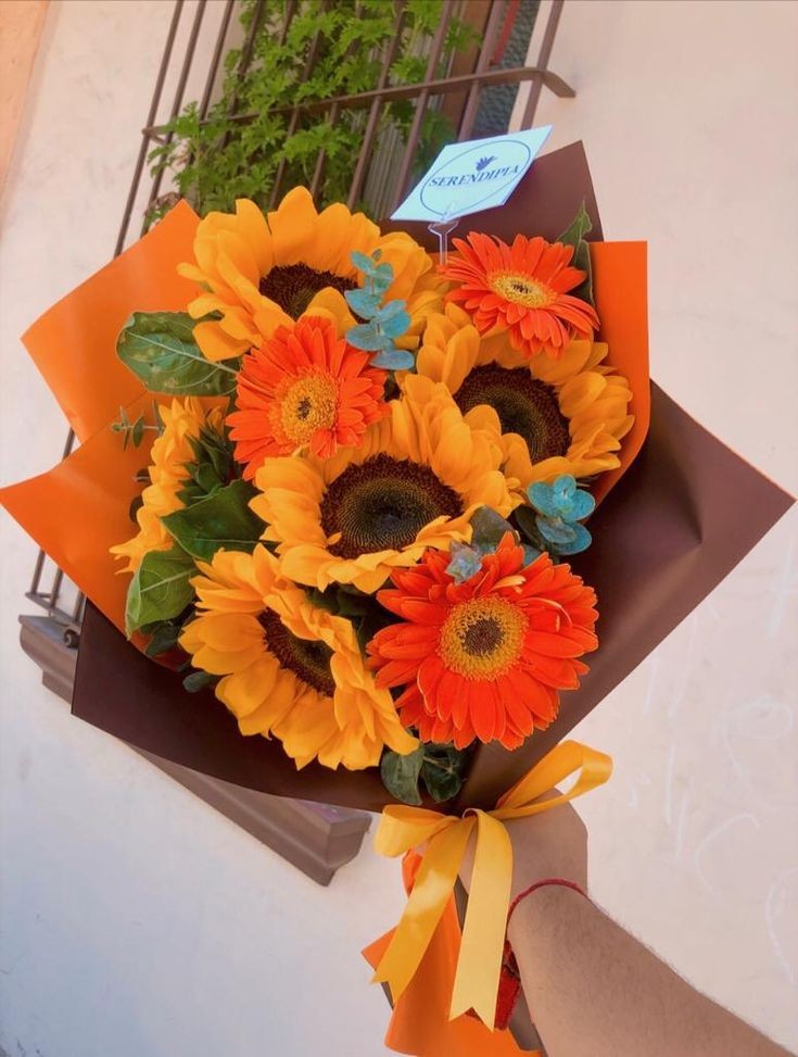 summer vibes 🌻🧡💛