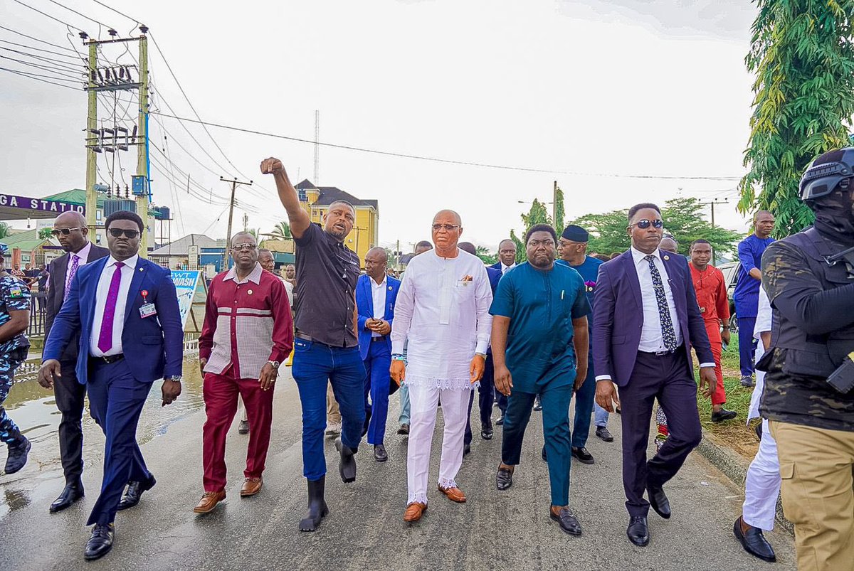 _PastorUmoEno's tweet photo. Yesterday, I made an on-the-spot assessment of the flooded portion of Atiku Abubakar Avenue, Uyo, to assess the situation firsthand. 

The waterlogged area requires immediate intervention, and I have instructed the Chairman of the Akwa Ibom State Environmental Protection and Waste Management Agency, Prince Akpan Ikim, to start the de-silting of drainages on the Avenue and adjacent streets to ensure a smoother flow of rainwater.

We are dedicated to promptly resolving this issue, as it directly impacts the well-being of our citizens.
