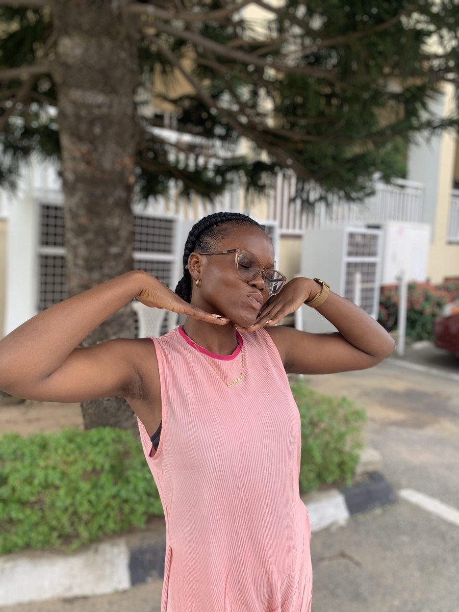 olayimika_'s tweet photo. Edges well laid, glowing skin, peace all round. https://t.co/kJAfwcKMaX