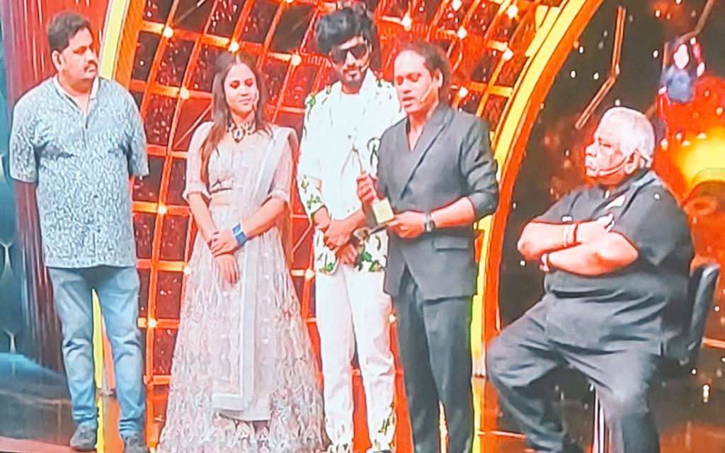 Nikhil195Nikhil's tweet photo. #CookWithComali4
⭐ CWC Season 4 - Special Awards
Best Entertainer- @VijaytvpugazhO🔥👏🏻
#cwc #cookuwithcomali
#CookuWithComaliSeason4 #gpmuthu #sivaangians #sivaangikrish #Sivaangi #pugazh #kuraishi #CookWithComali #cwc #cookwithcomaliseason4 #cwc4 #cookuwithcomali4 https://t.co/U50DtRKoqW
