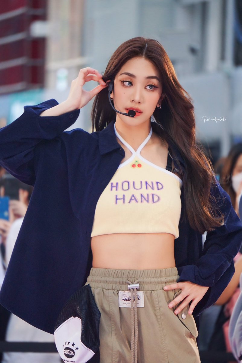 itsmintgelato's tweet photo. พี่ยดคะ 🥹  #4EVELalaLOOKatSIAM #Mind4EVE https://t.co/cEKXYkBhMD