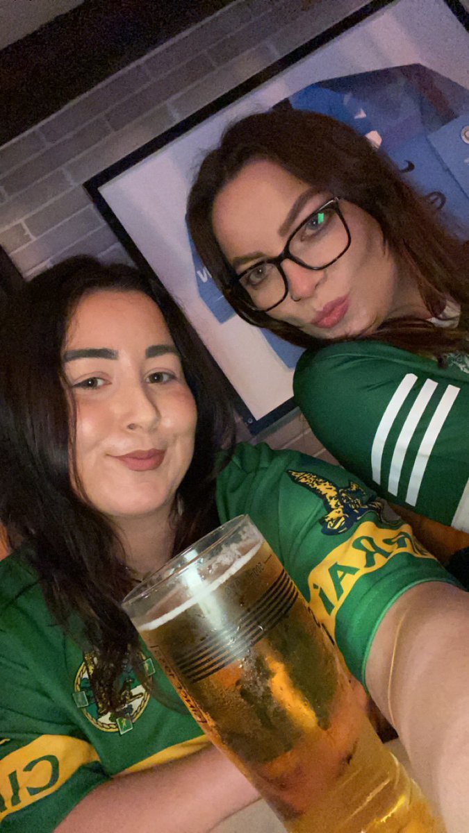 ClodaghNagle's tweet photo. Up the kingdom from Sydney 💚💛 #gaago #upthekingdom https://t.co/VUZenCph1X