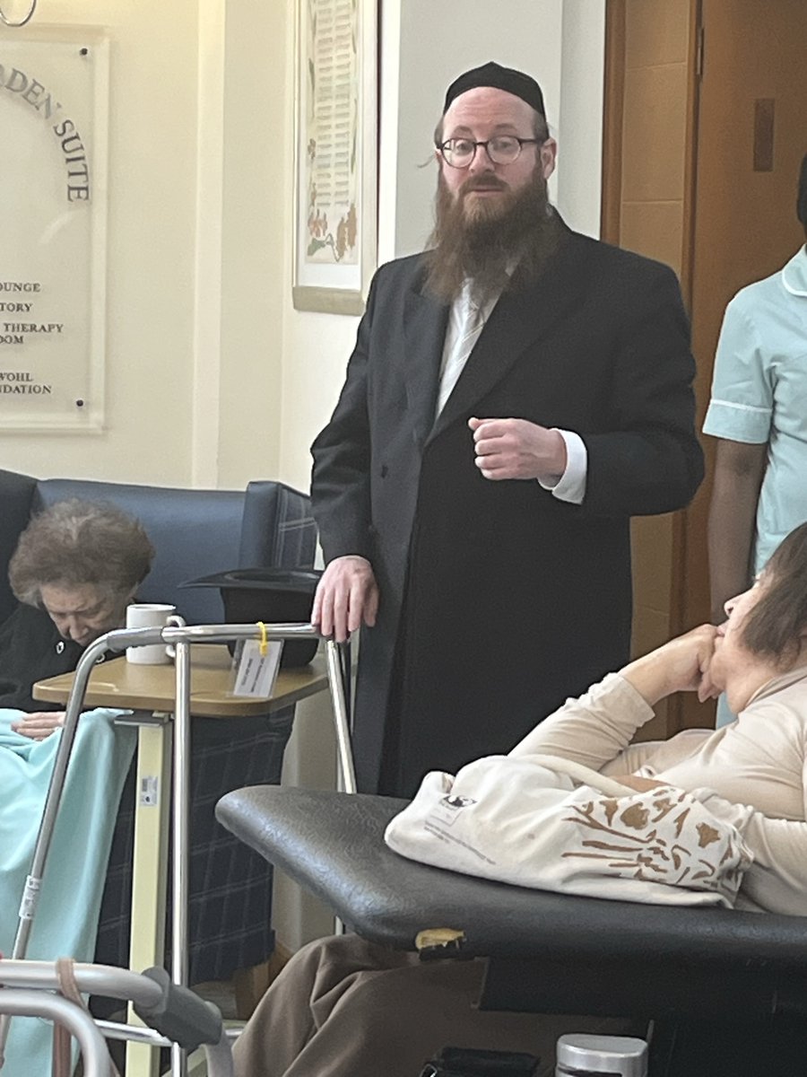 We have been so lucky @sagenursinghome to have rabbi's and Rebetzzen coming in to talk to our residents, uplift and inspire them with words of holiness. 

#rabbi #rebbetzin #unitedsynagogue #orthodoxjudaism #frumjew #jewish #spiritual #wordscanheal #kindness #volunteerforus