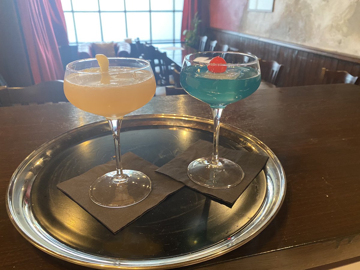 carl_rich's tweet photo. Alright let’s have some fun today! The Roxburger and some cocktails, suns out, what you waiting for?@The_Roxburgh https://t.co/Fs6QrmMmrx