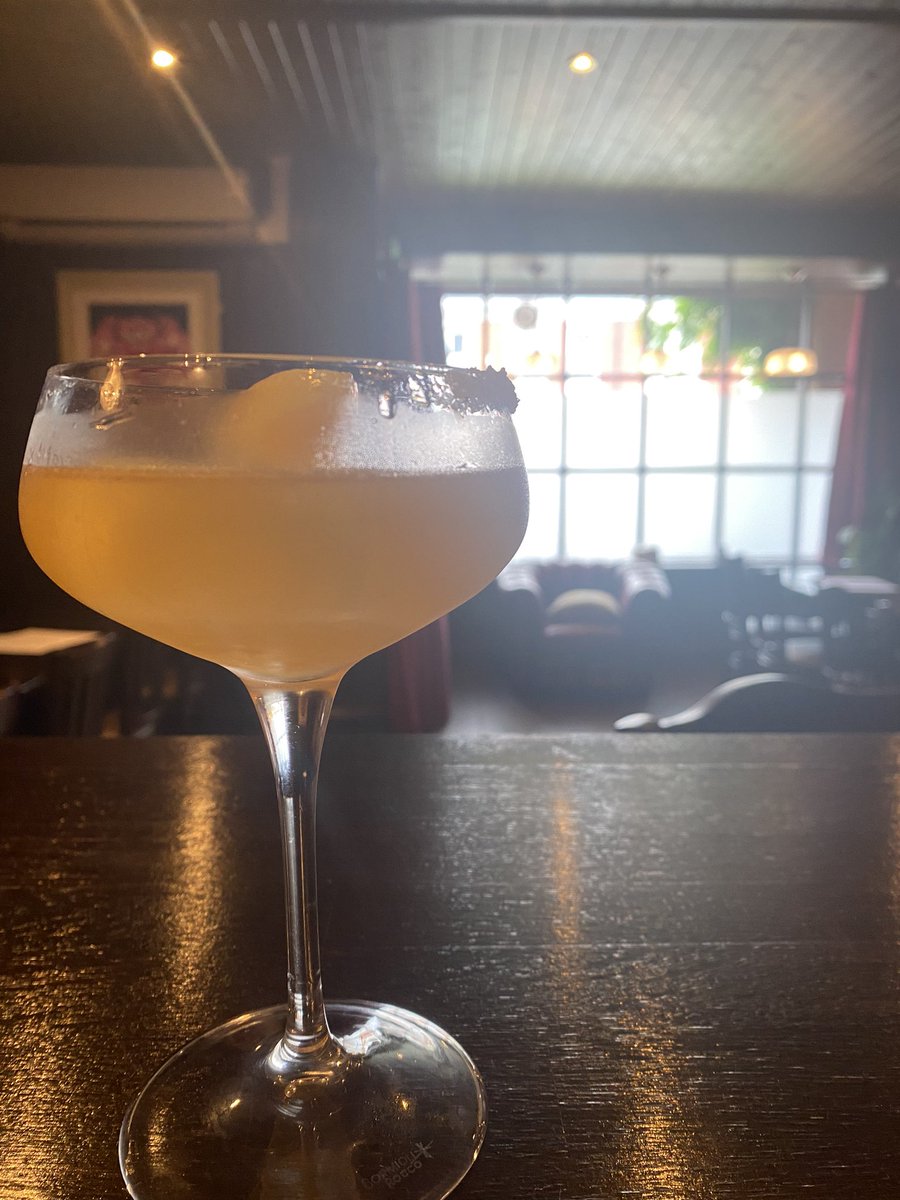 carl_rich's tweet photo. Alright let’s have some fun today! The Roxburger and some cocktails, suns out, what you waiting for?@The_Roxburgh https://t.co/Fs6QrmMmrx