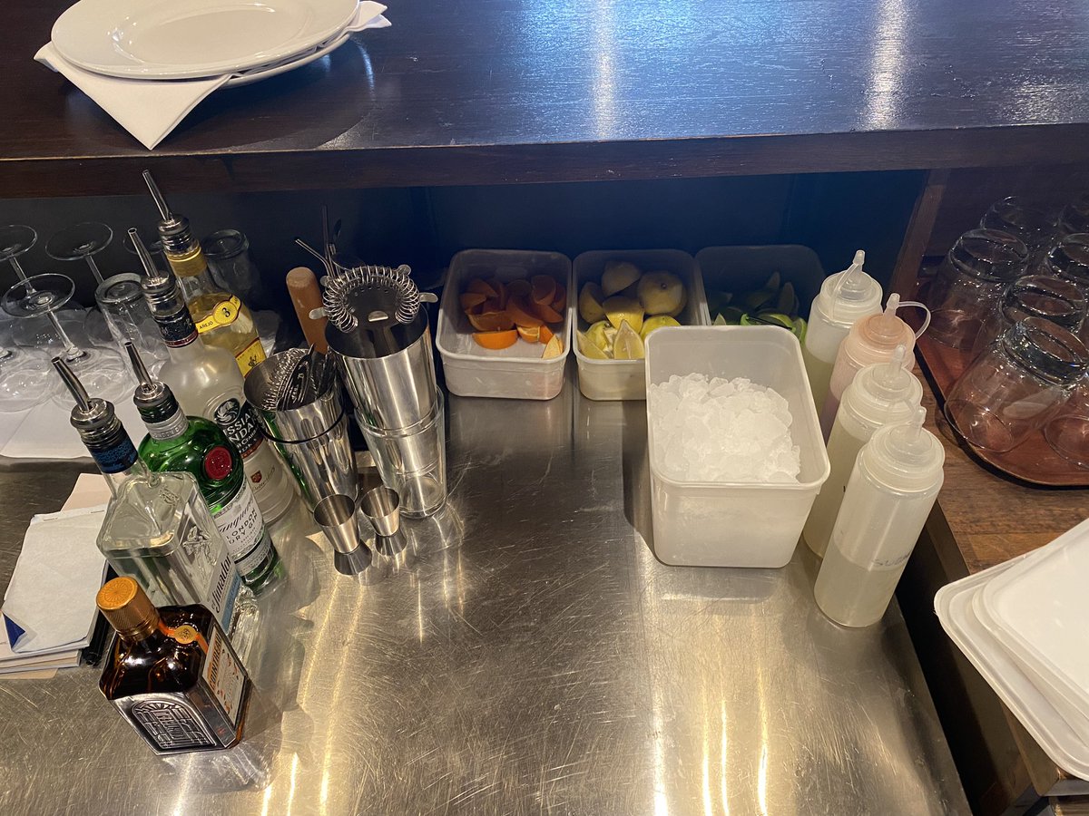carl_rich's tweet photo. Alright let’s have some fun today! The Roxburger and some cocktails, suns out, what you waiting for?@The_Roxburgh https://t.co/Fs6QrmMmrx